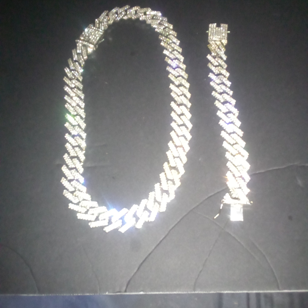 Elegant Silver And Platinum Plated Necklace and Bracelet Set!